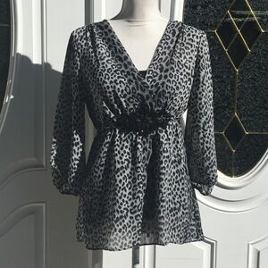 Tape measure top w/cheetah print top